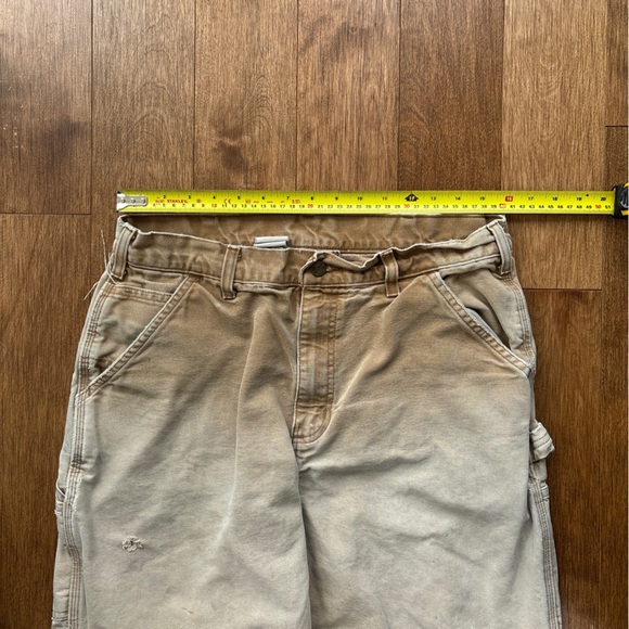 Men’s Vintage Carhartt thrashed and faded carpenter pants - Picture 6 of 8